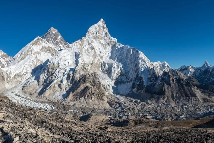 माउंट एवरेस्ट: विश्व की सर्वोच्च पर्वत शिखर / माउंट एवरेस्ट की ऊंचाई कितनी है? (पूरी जानकारी)